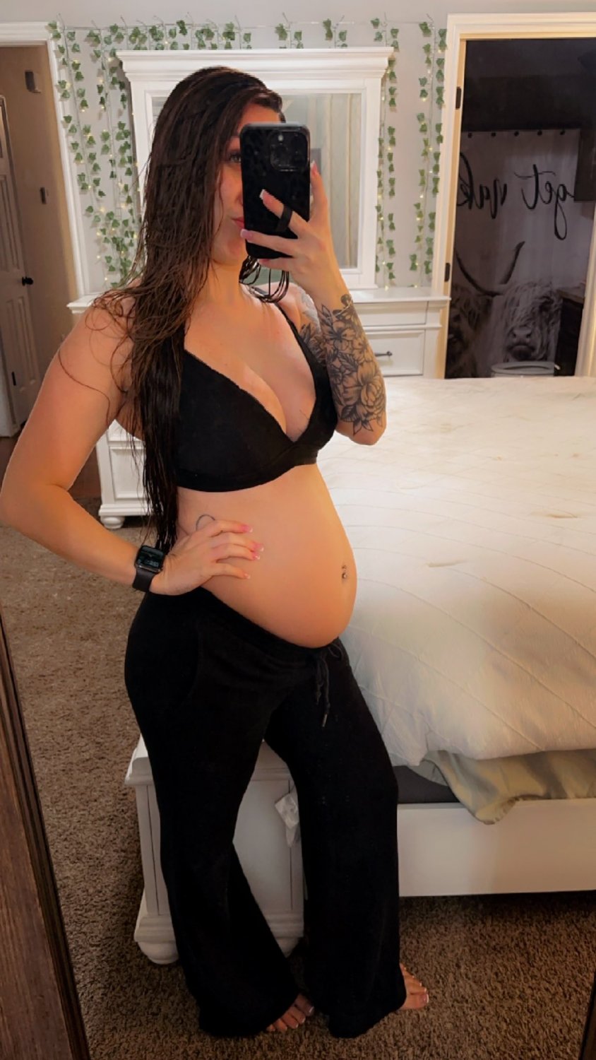 Slutty hot Pregnant MILF #FZYU25xt