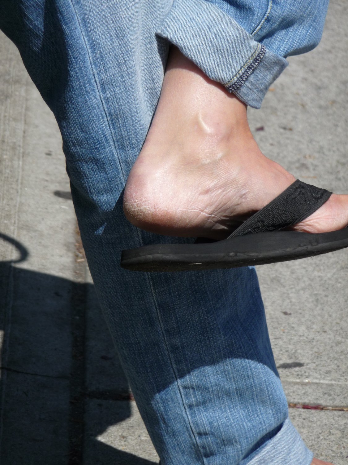 White skinny milf toes/feet #4ixBfPtr